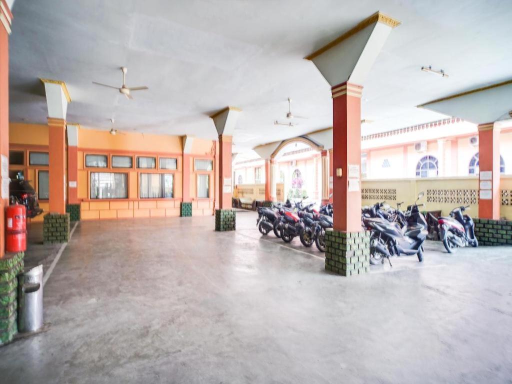 Oyo 1140 Hotel Tresya Tanjung Balai Tanjungbalai Экстерьер фото