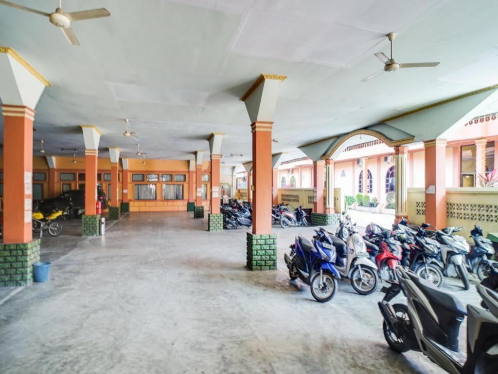 Oyo 1140 Hotel Tresya Tanjung Balai Tanjungbalai Экстерьер фото